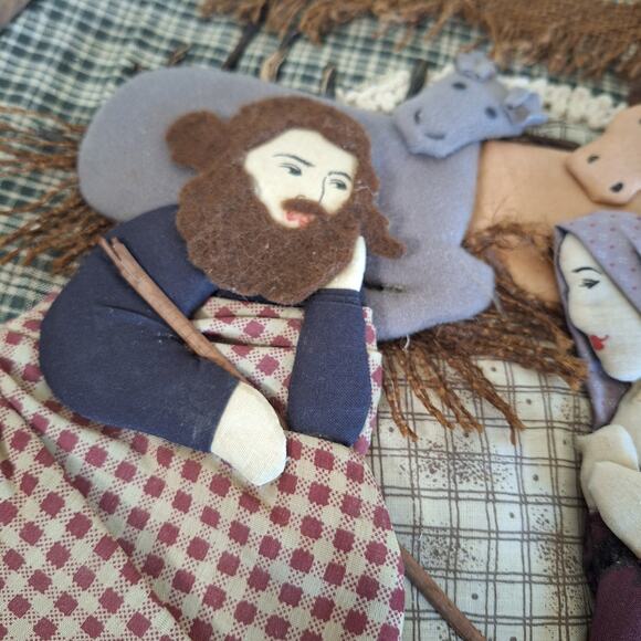 Vintage quilted fabric nativity circular wall hanging Jesus christmas - Picture 4 of 6